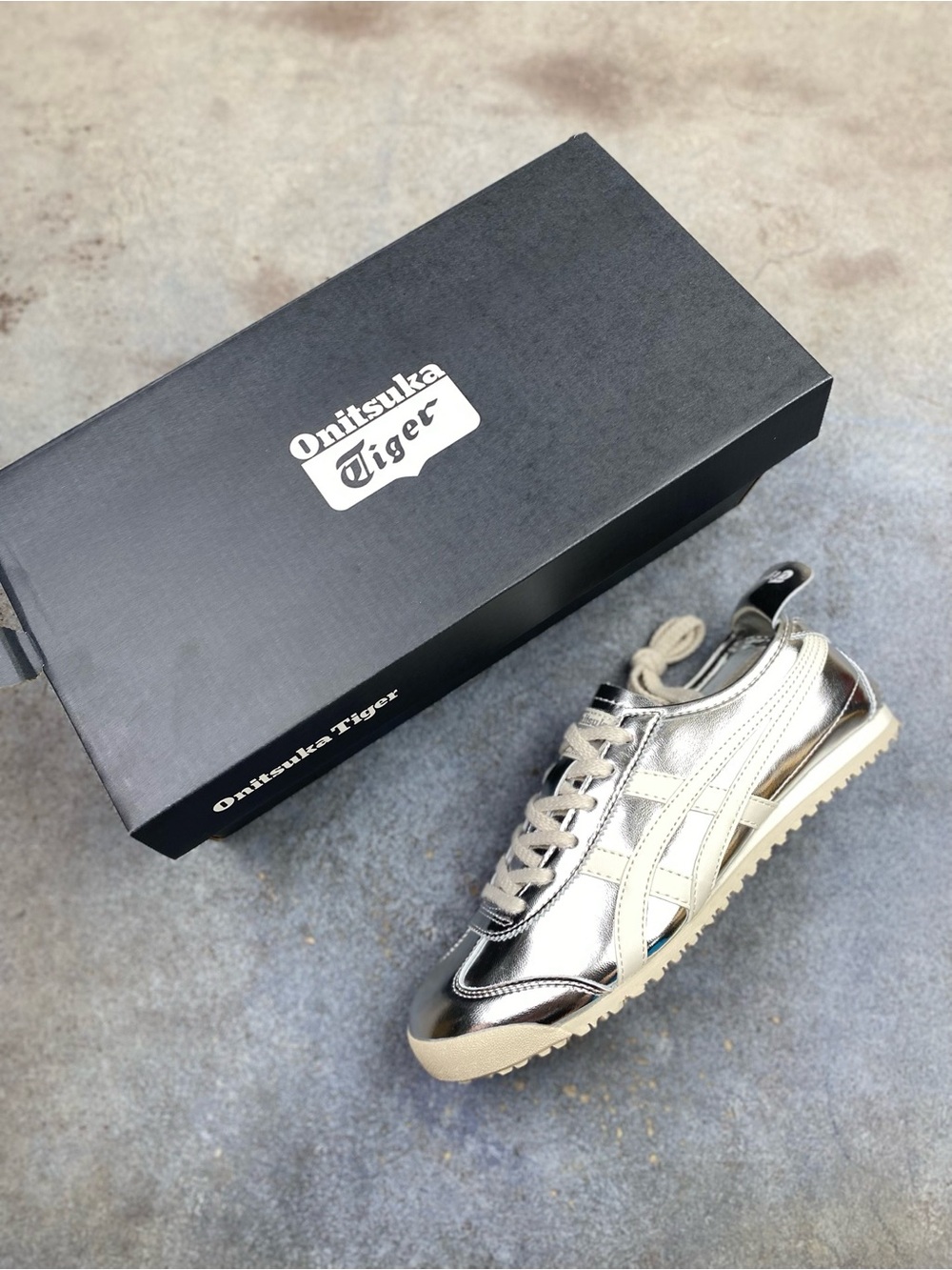 Onitsuka Tiger Mexico 66 Silver White Sneakers Women - Picture 2 of 8